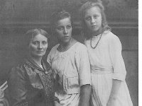 Mareke Schöttler her Grandmother  with Catharine and her younger sister Gertje